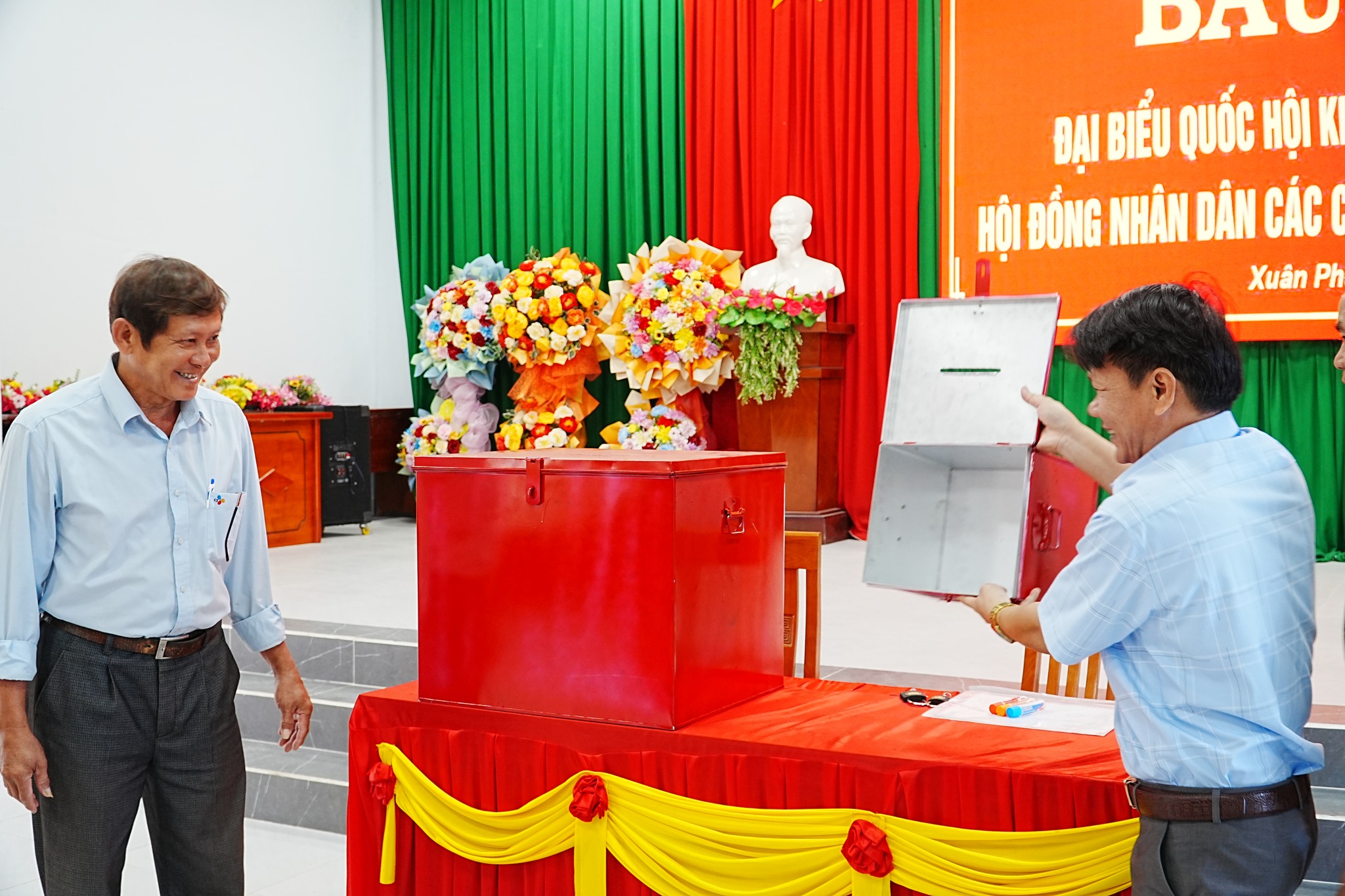 Các tổ bầu cử trên địa bàn xã Xuân Phước đồng loạt khai mạc bầu cử